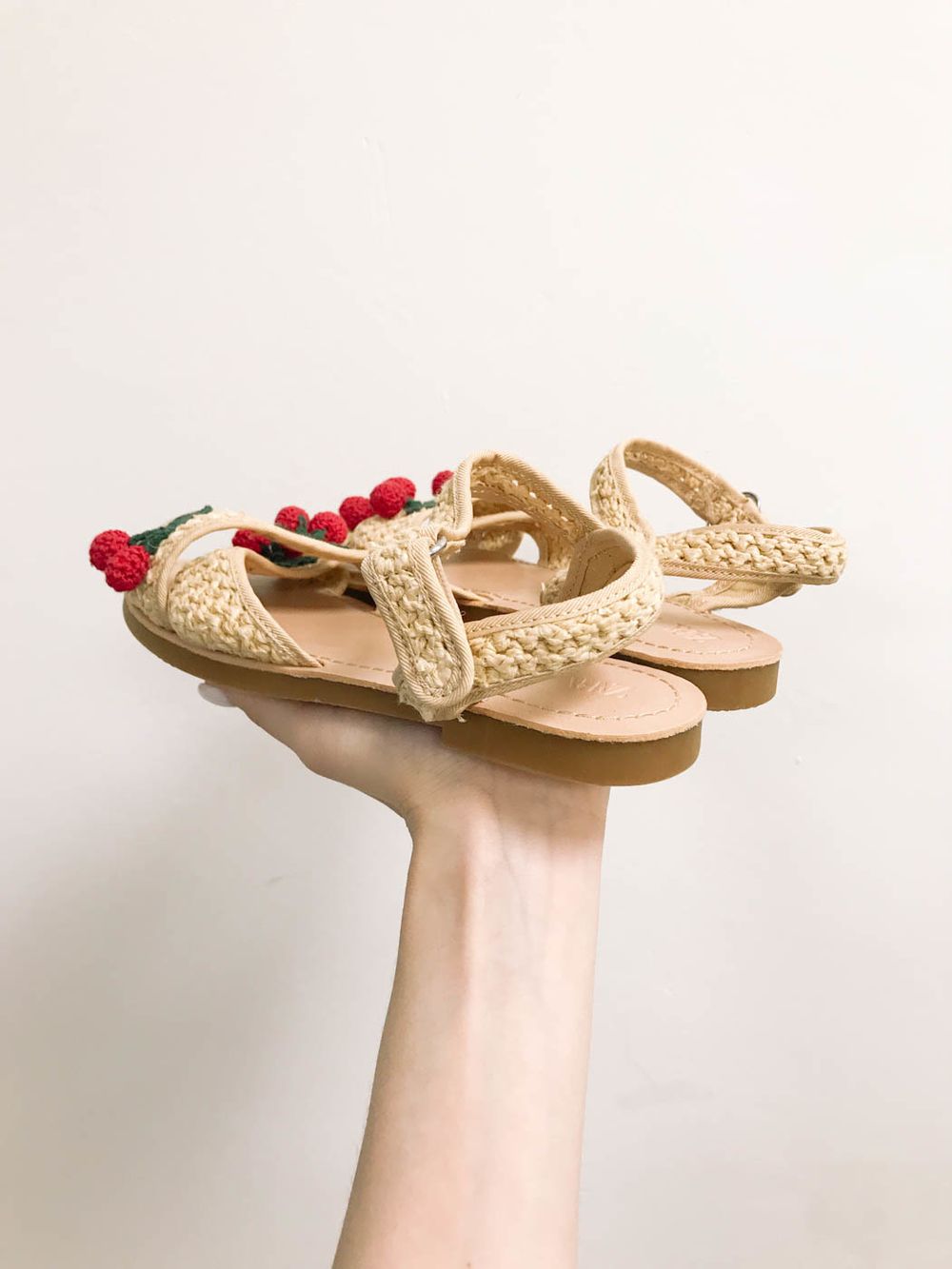 Сандалии Zara