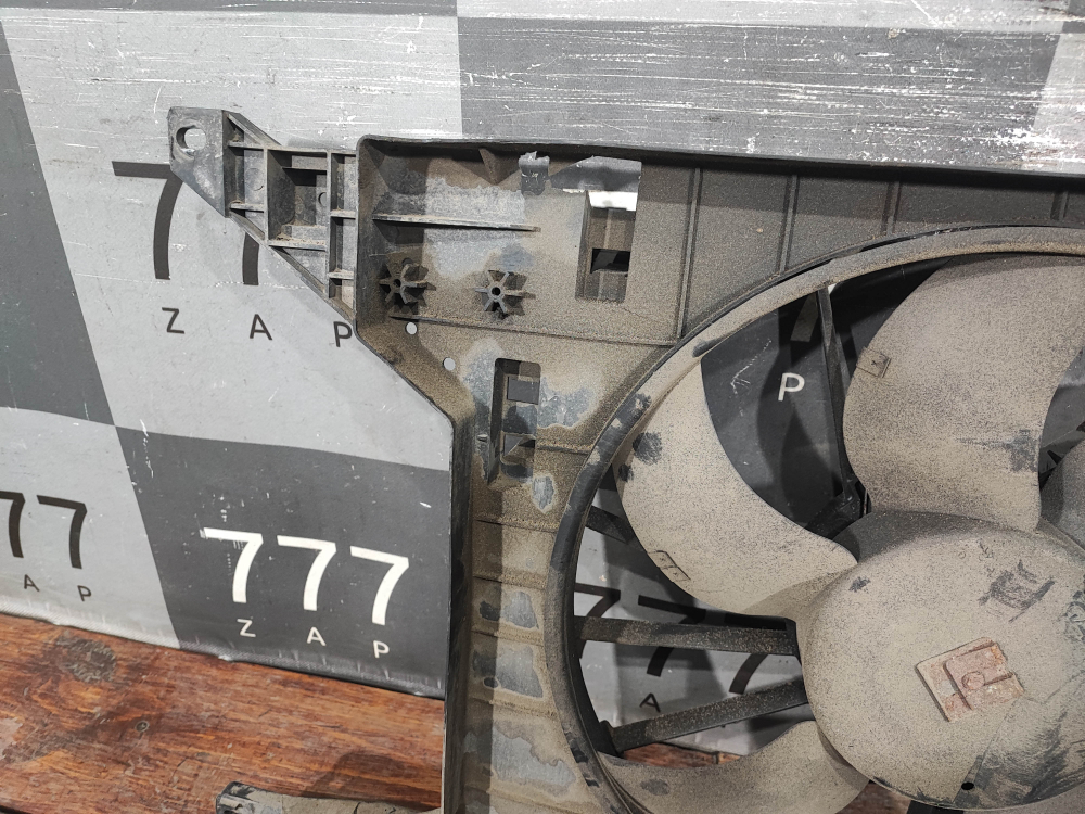 Диффузор с вентилятором Renault Logan 1, Sandero 1 04-16 Б/У Оригинал 214815057R