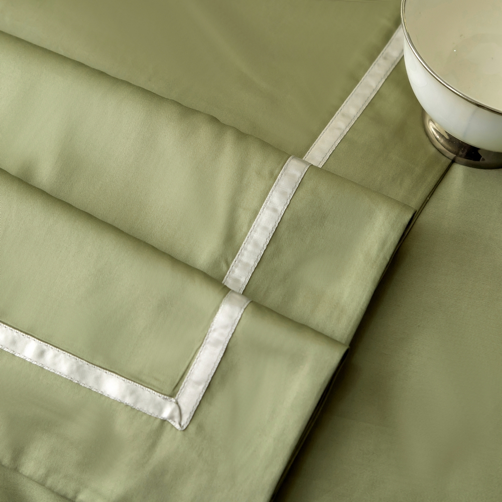 Комплект постельного белья Однотонный Сатин Премиум широкий кант на резинке OCPKR029