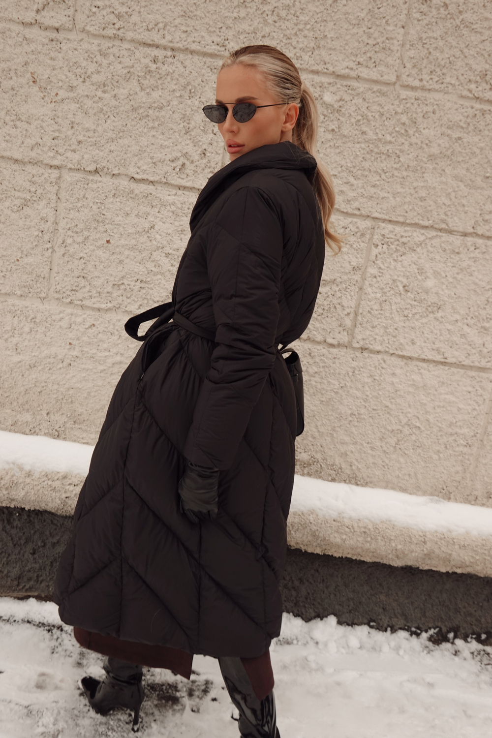 Пуховик в длине миди со съемной манишкой
