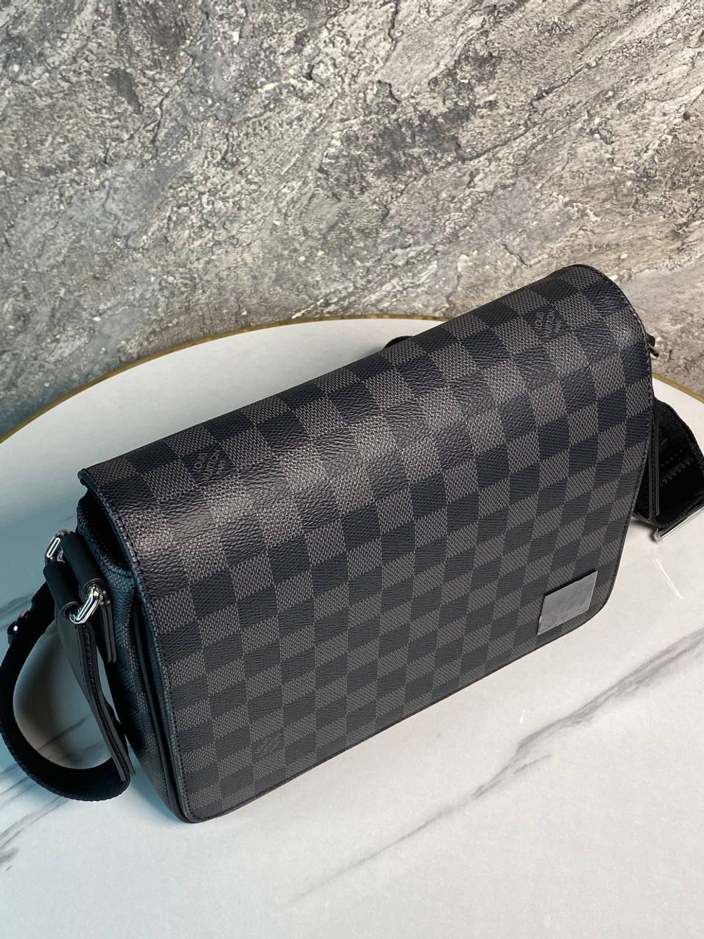 Сумка-мессенджер Louis Vuitton