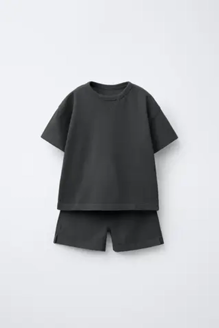 ZARA КОМПЛЕКТ ИЗ ОДНОТОННОЙ ФУТБОЛКИ И ШОРТОВ-БЕРМУДОВ, АНТРАЦИТОВО-СЕРЫЙ