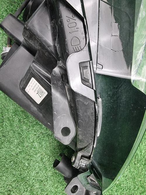 Битая Фара левая Toyota Camry xv70 (2017-н.в.) LED