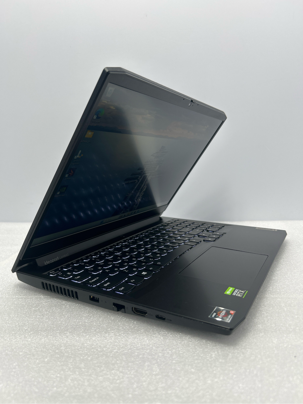 Ноутбук Lenovo IdeaPad Gaming 3 15ACH6 82K200H2RK 15.6"/AMD Ryzen 7 5800H/RAM 16 GB/SSD 512 GB/Nvidia RTX3050 4GB/1920x1080/IPS 120Hz/DOS/Подсветка кл-ры: LED/Черный. Состояние: Уценка/небольшие след. на матрице от клавиатуры/B1