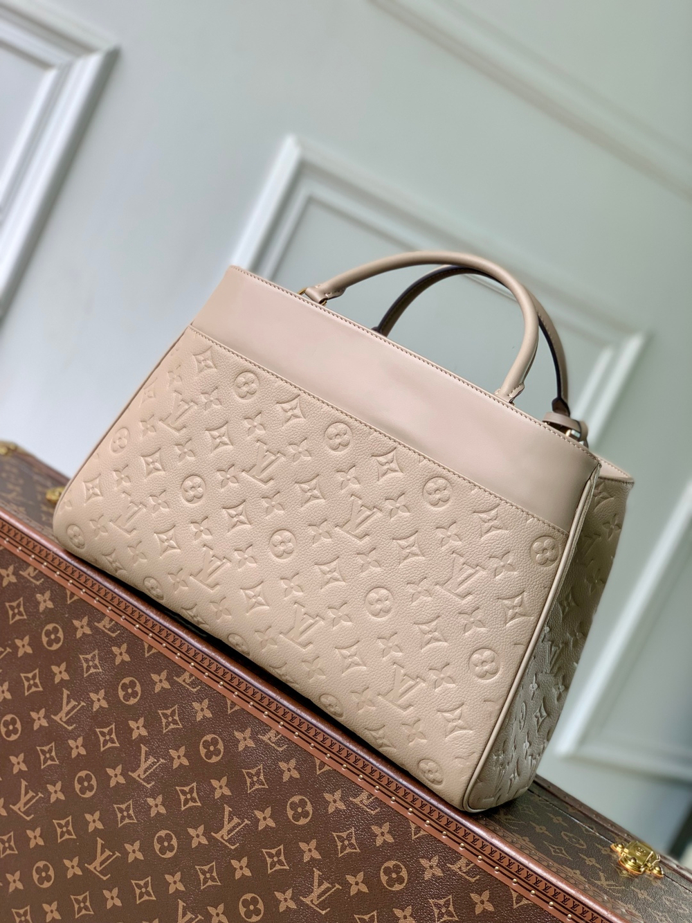 Louis Vuitton Avenue MM