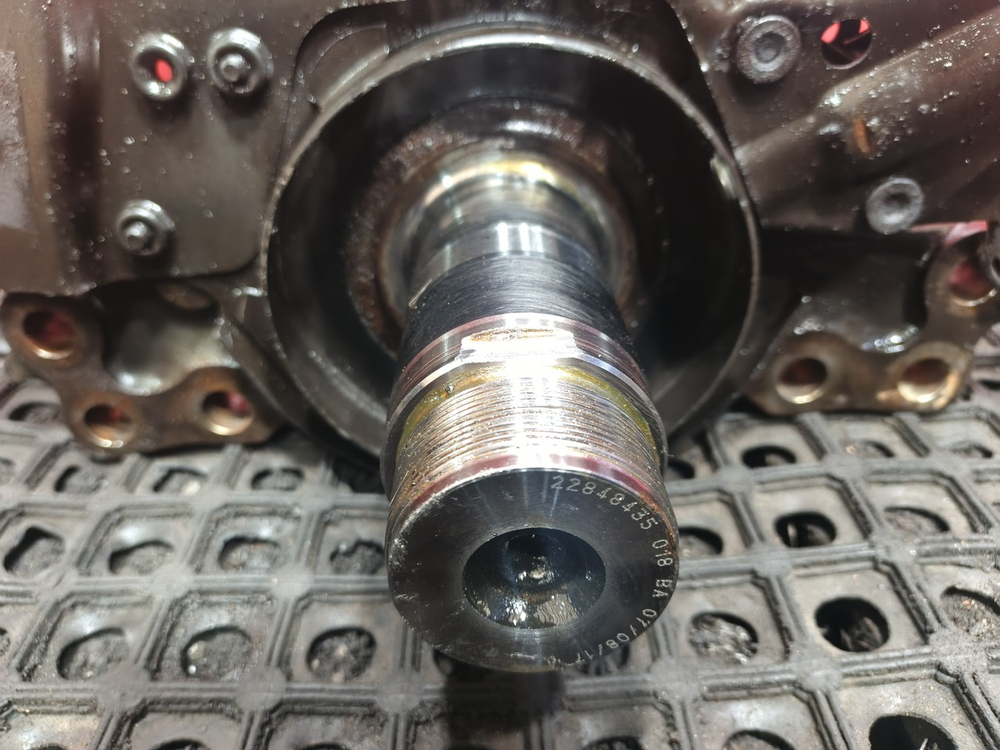 Кулак поворотный левый