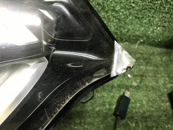 Битая Фара правая Land-Rover Discovery 5 16-21 LED