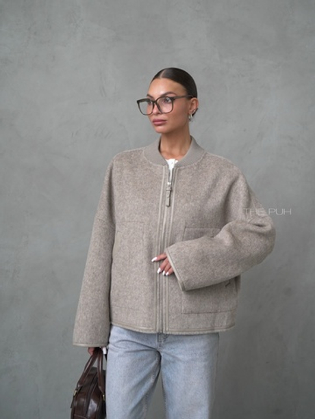 Шерстяной бомбер цвета капучино на молнии