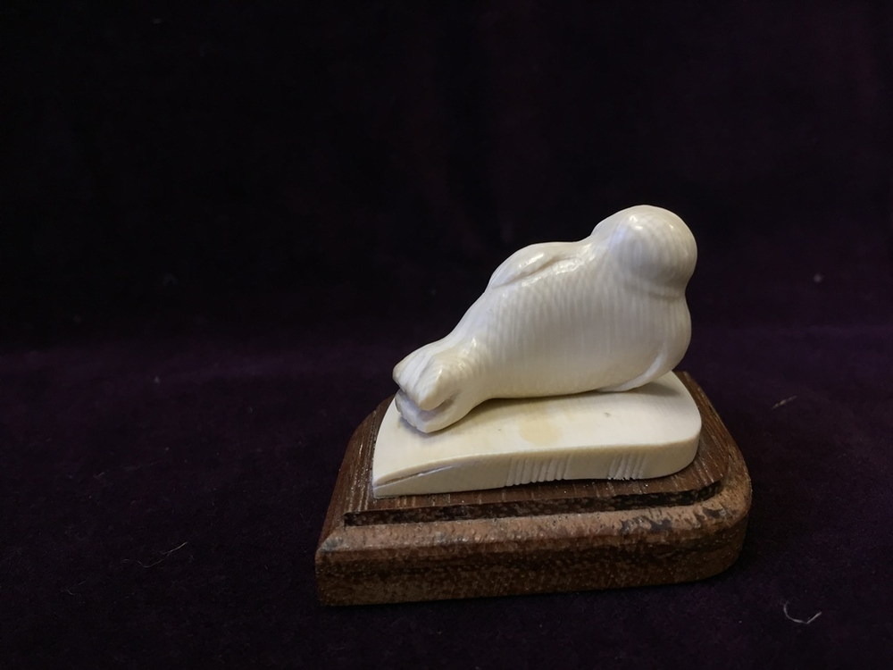 Морж, фигура из бивня мамонта