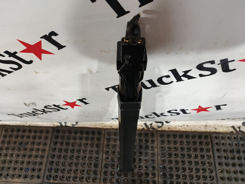 Цилиндр подъема кабины 2017г.