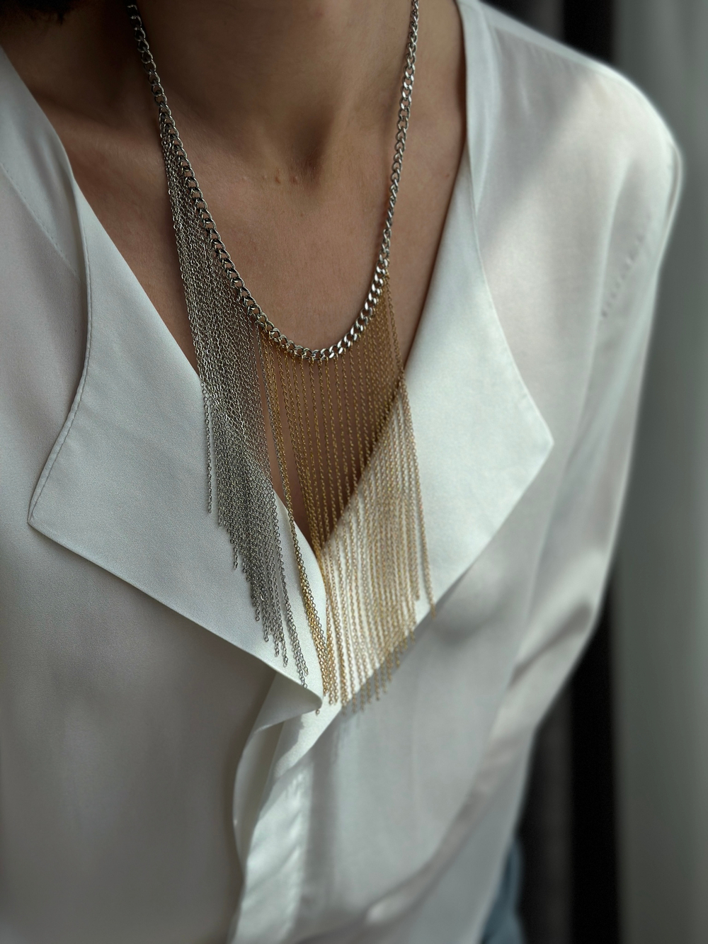 Колье биколор с тонкими цепочками, оттенки золото и серебро