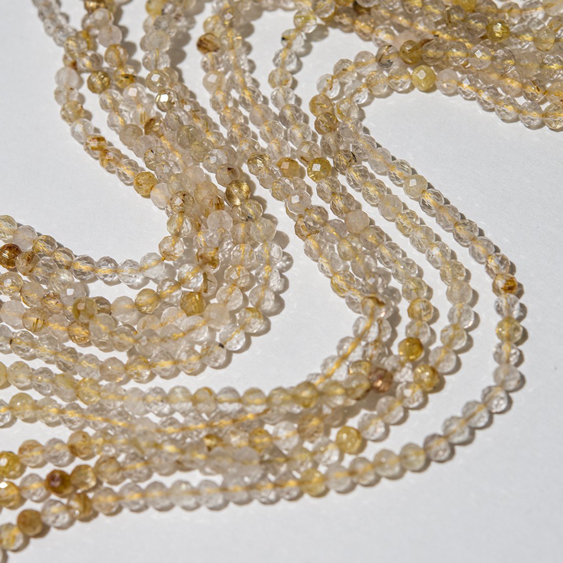 Рутиловый кварц натуральный, 3,7мм, шар, микроогранка