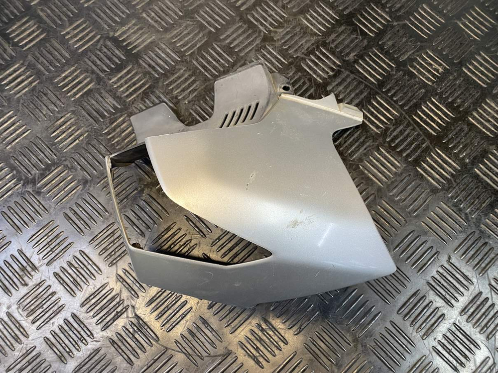 Пластик передний левый Suzuki GSR400 (GK7DA) 44181-44G0