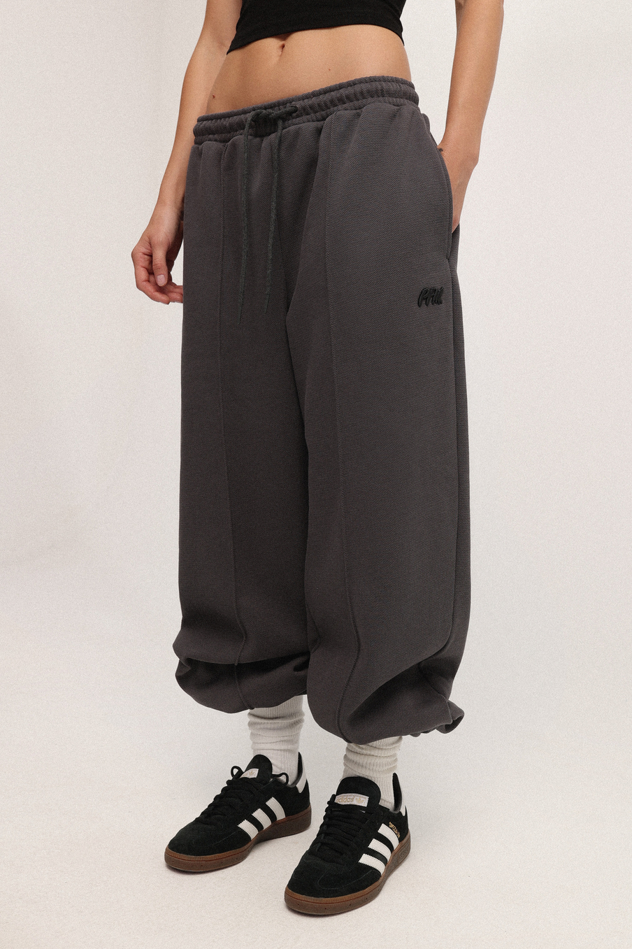 Брюки объемные со стрелками