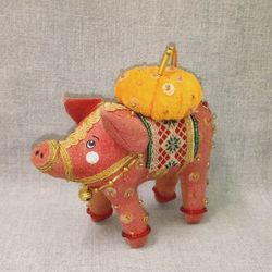 Бисерная ёлочная игрушка Свинка