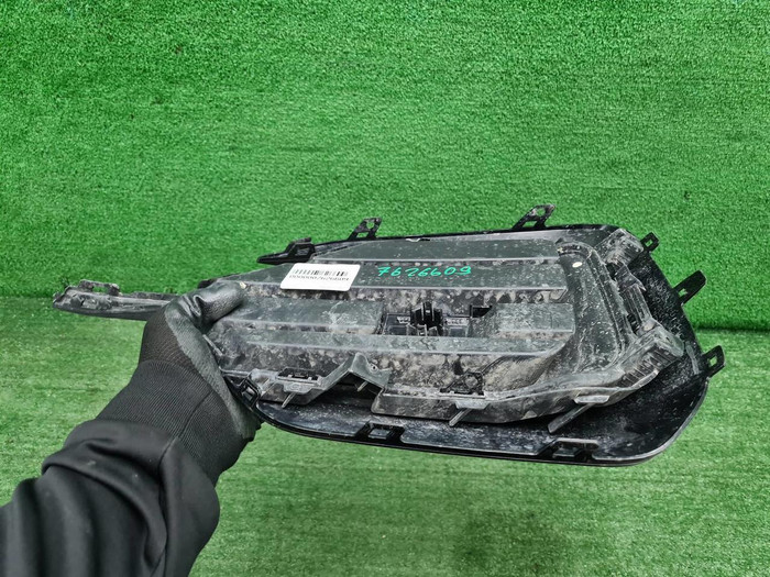 Решетка перед. бампера VW Touareg 3 (18-23) R-line