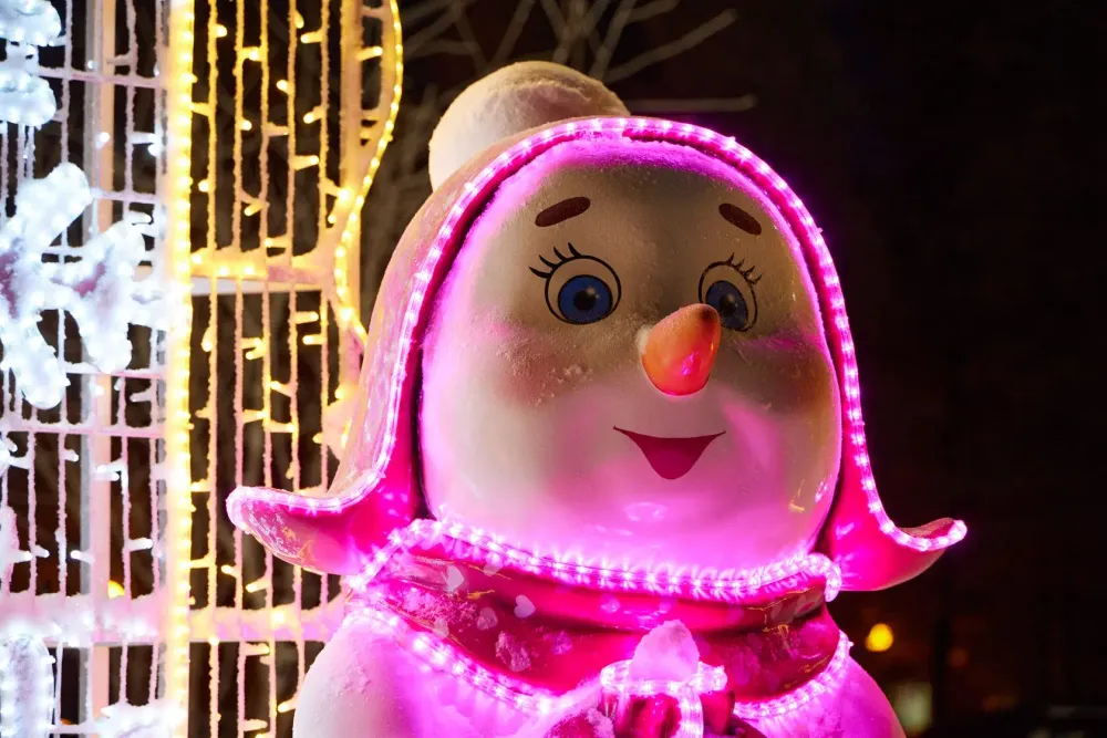 Уличная фигура "снеговичок Снежка"