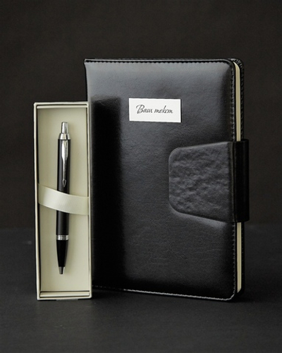 Набор с гравировкой: Ежедневник и ручка шариковая Parker IM Matt Black CT (черный с клапаном)