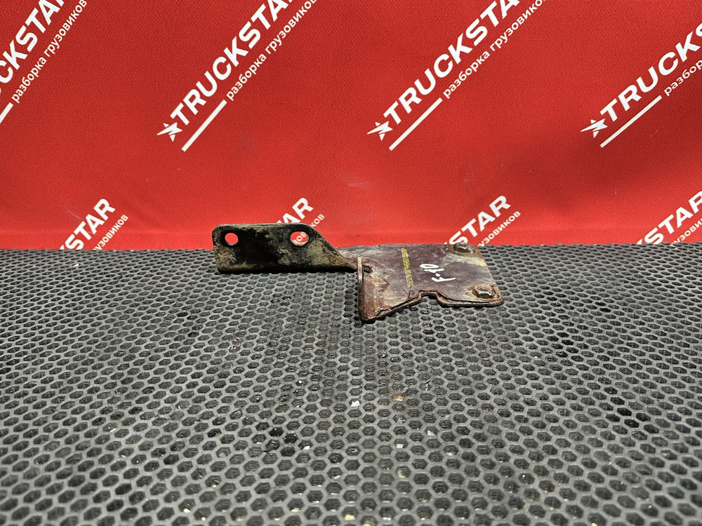 Кронштейн  подножки правой