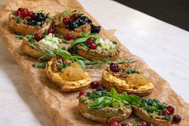 Праздничные брускеты с паштетом