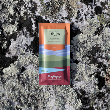 Белый шоколад с морошкой, ягелем и можжевельником "Тундра" (40г)