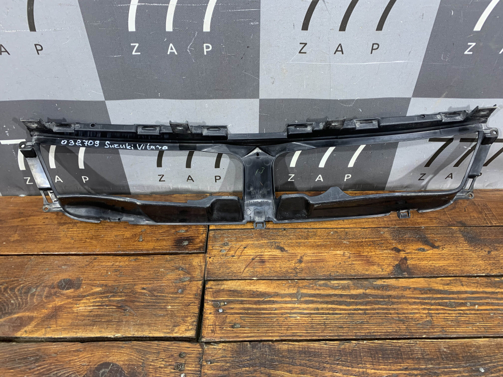 Кронштейн решетки радиатора Suzuki Grand Vitara 2 (JT) 05-15 Б/У Оригинал 7174365J00