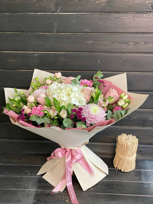 Букет с Гортензией розовый