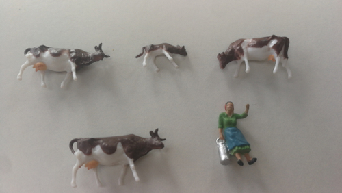 Коровы бело-рыжие  + доярка 5 фигурок