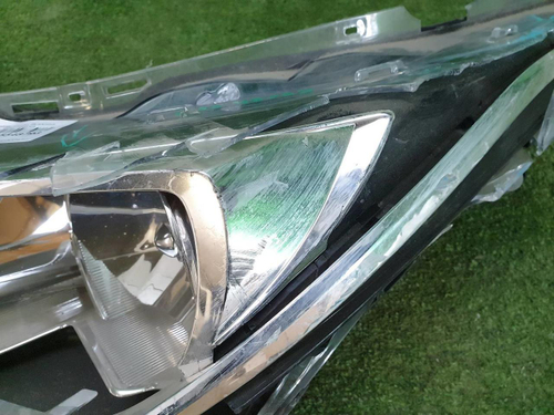 Битая Фара левая Toyota Corolla E160 15-19 галоген