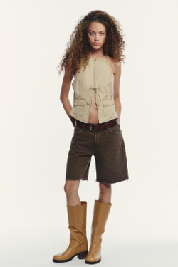 ZARА ДЖИНСОВЫЕ БЕРМУДЫ TRF СО СРЕДНЕЙ ПОСАДКОЙ И ДЫРАМИ, КОРИЧНЕВЫЙ