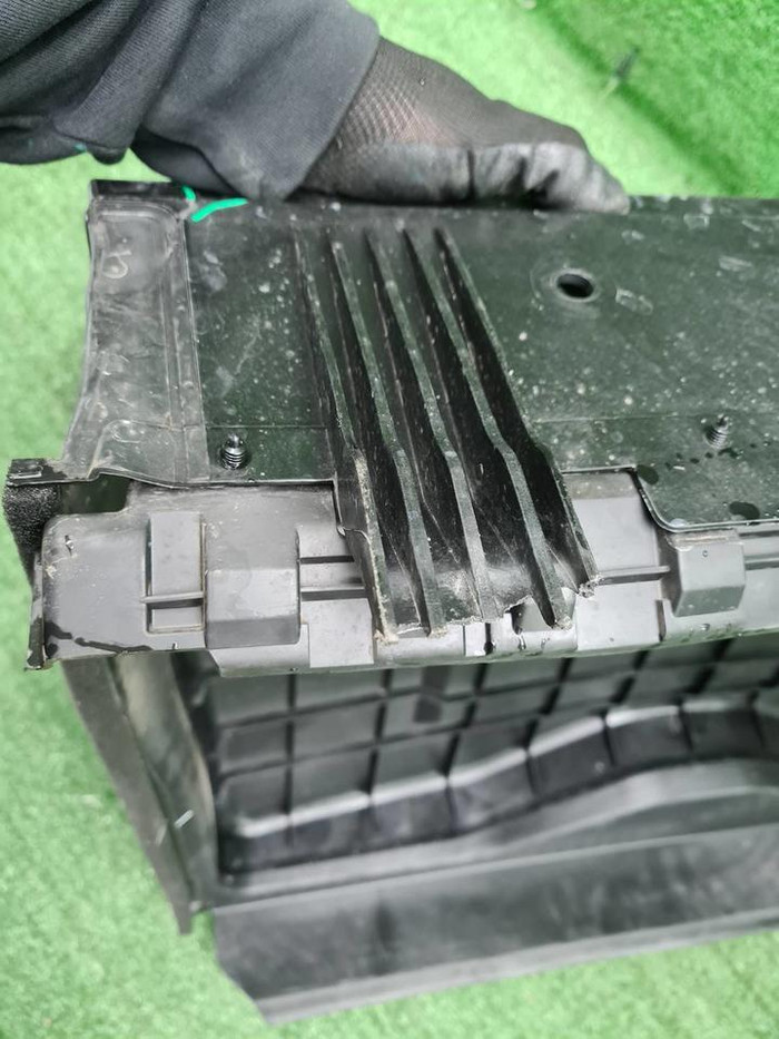 Воздуховод радиатора Zeekr 001 (2021-н.в.)