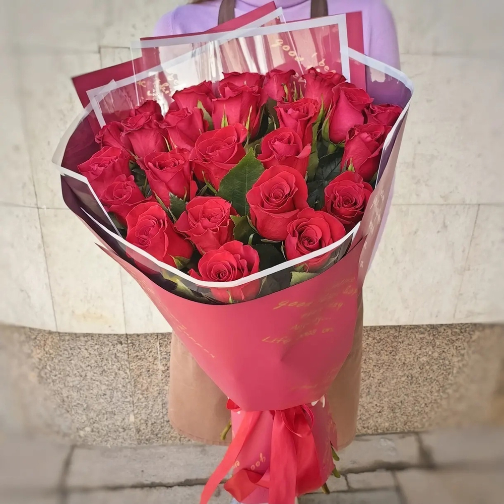 Букет из 25 роз красных сорта "Эксплорер" (Эквадор 60 см)