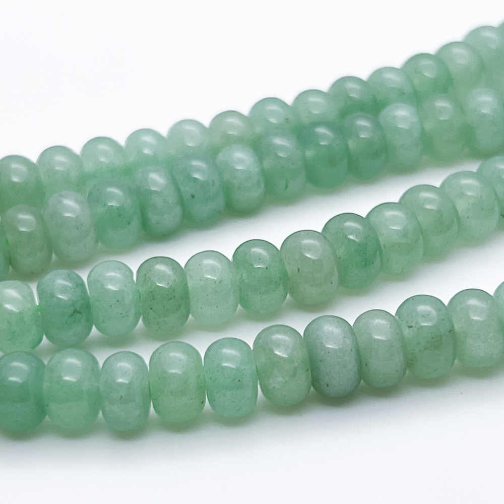 Авантюрин, размер около 5*8 мм, цена за 17-18 шт (1/4 нити)