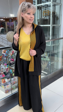 Трикотажный костюм с брюками-палаццо