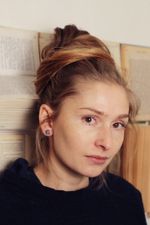 Серьги вплавленные камни красные