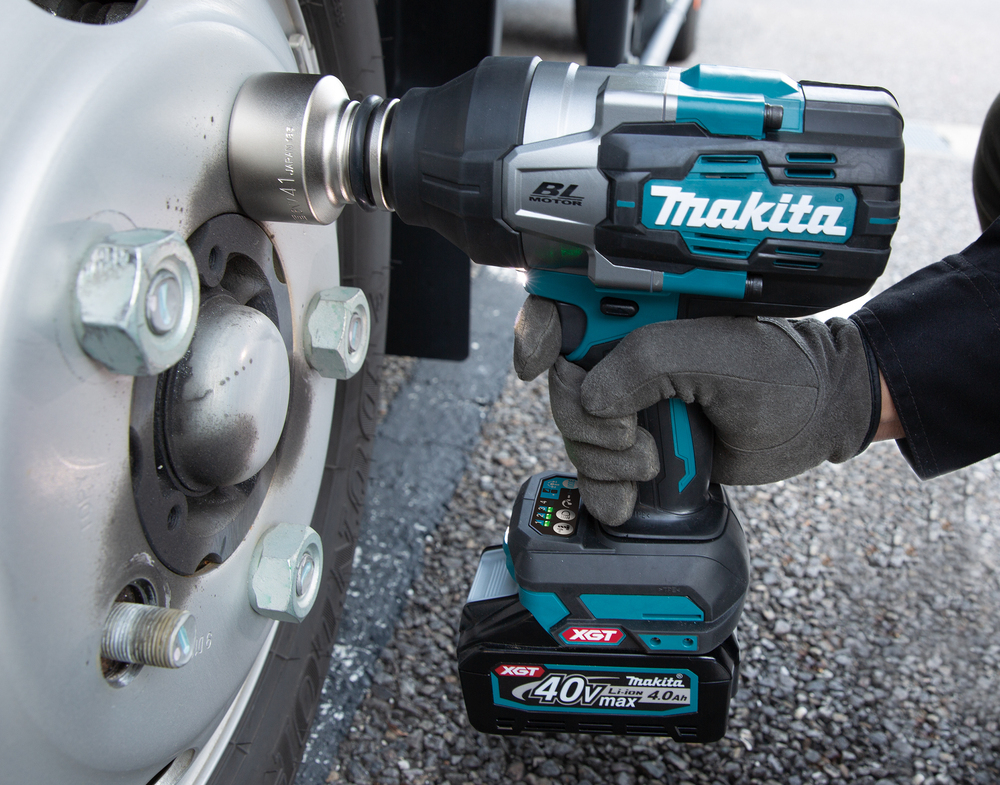 Аккумуляторный ударный гайковерт XGT Makita TW001GZ(R)