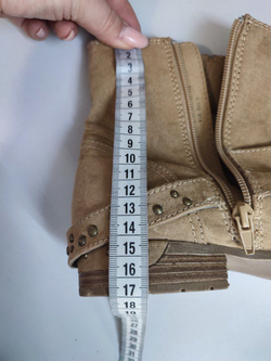 Сапожки короткие светлые 40 размер