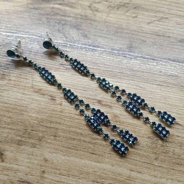 Серьги-гвоздики длинные стразы цвет изумрудно-голубой