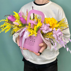 «Оттепель» Цветы в коробке с тюльпанами, мимозой, розами и лавандой