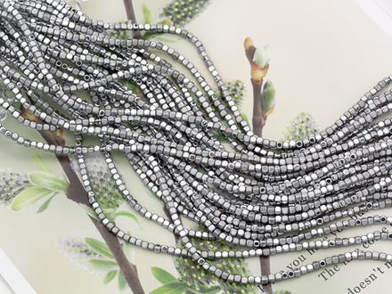 Нить бусин из гематита "Кубик" 2,8мм