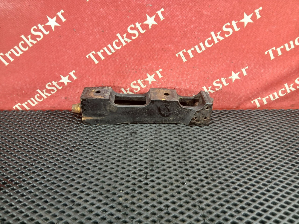 Кронштейн глушителя