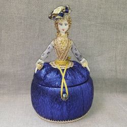 Кукла-шкатулка Барышня в парчовом платье