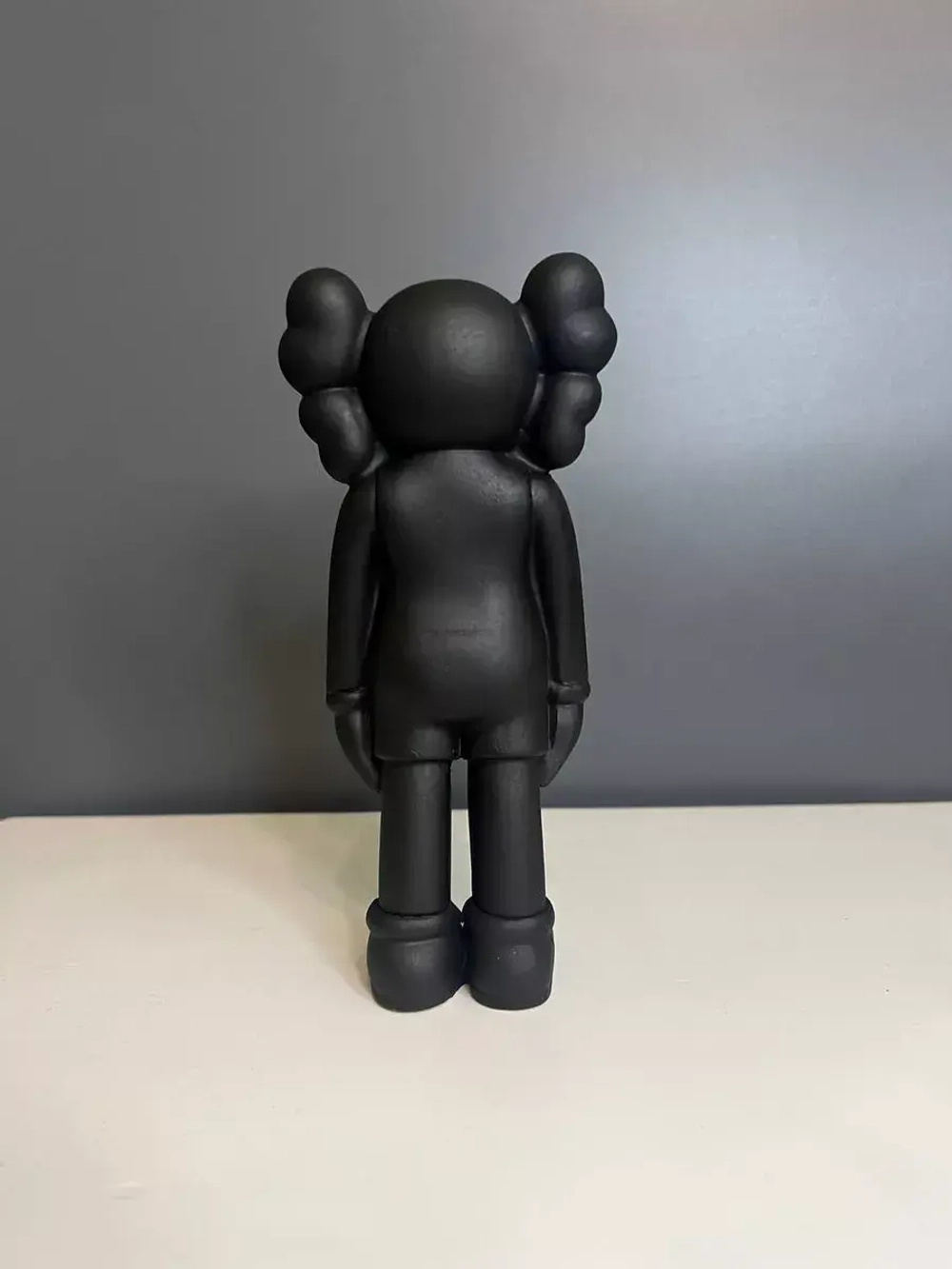 Статуэтка - Скульптура KAWS для интерьера и декора