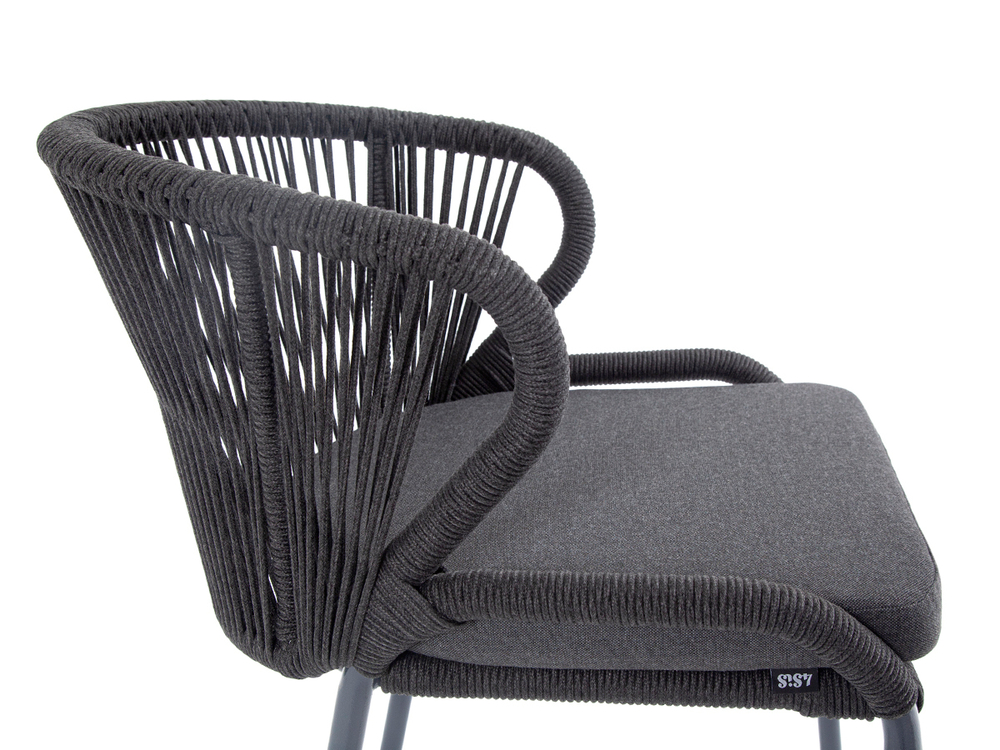 "Милан" стул плетеный из роупа, каркас алюминий темно-серый (RAL7024) муар, роуп темно-серый круглый, ткань темно-серая 027