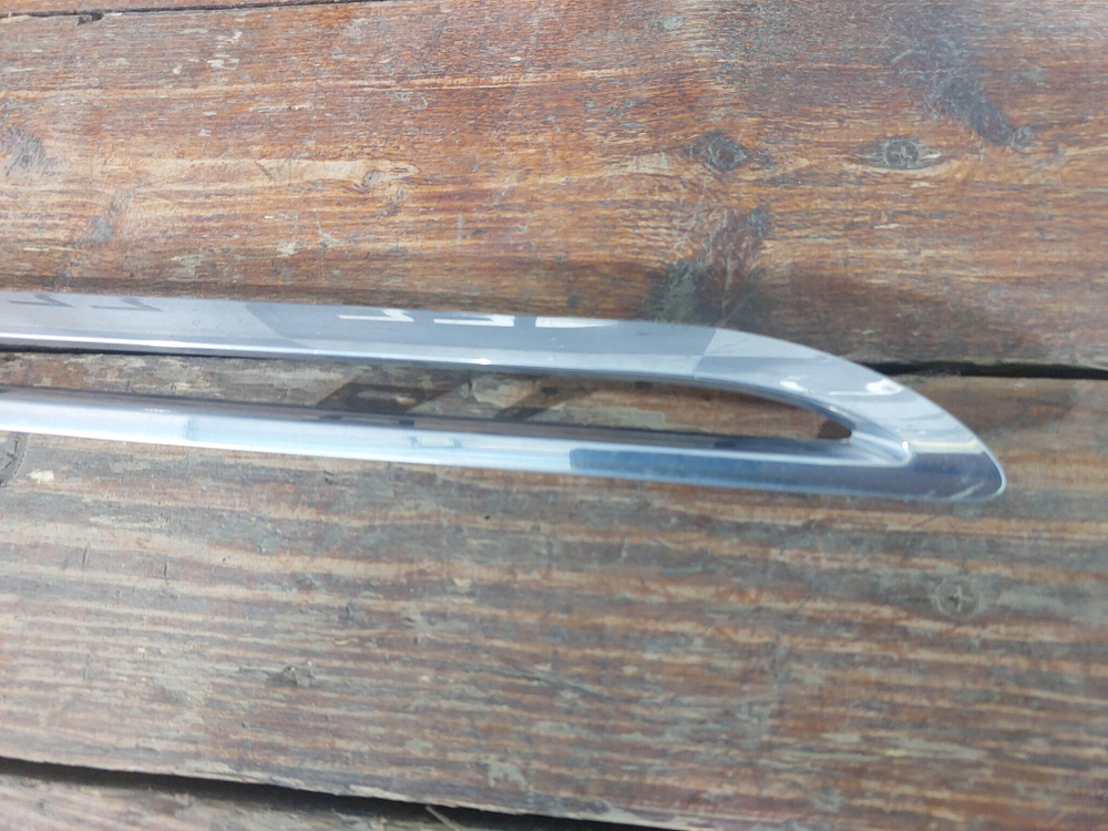 Молдинг решетки радиатора Mercedes GLE (V167) 18-нв Б/У Оригинал A1678854803