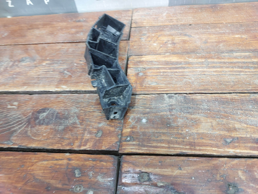 Кронштейн переднего бампера правый Omoda C5 22-нв Б/У Оригинал 602001561AA