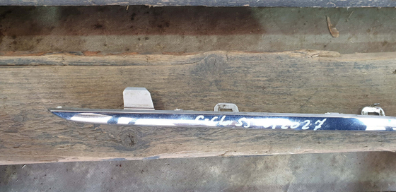 Молдинг решетки радиатора Mercedes C (W205) 18-23 Б/У Оригинал A2058880673