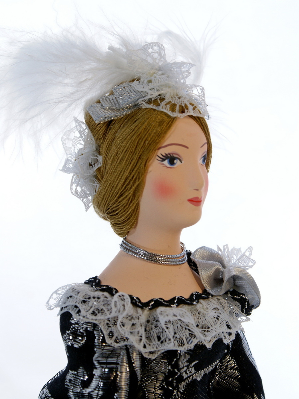 Кукла коллекционная Дама в придворном платье.