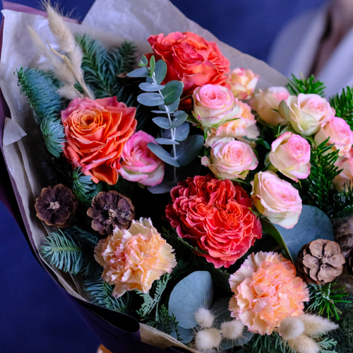 Купить Уютный зимний букет с садовыми розами #686
