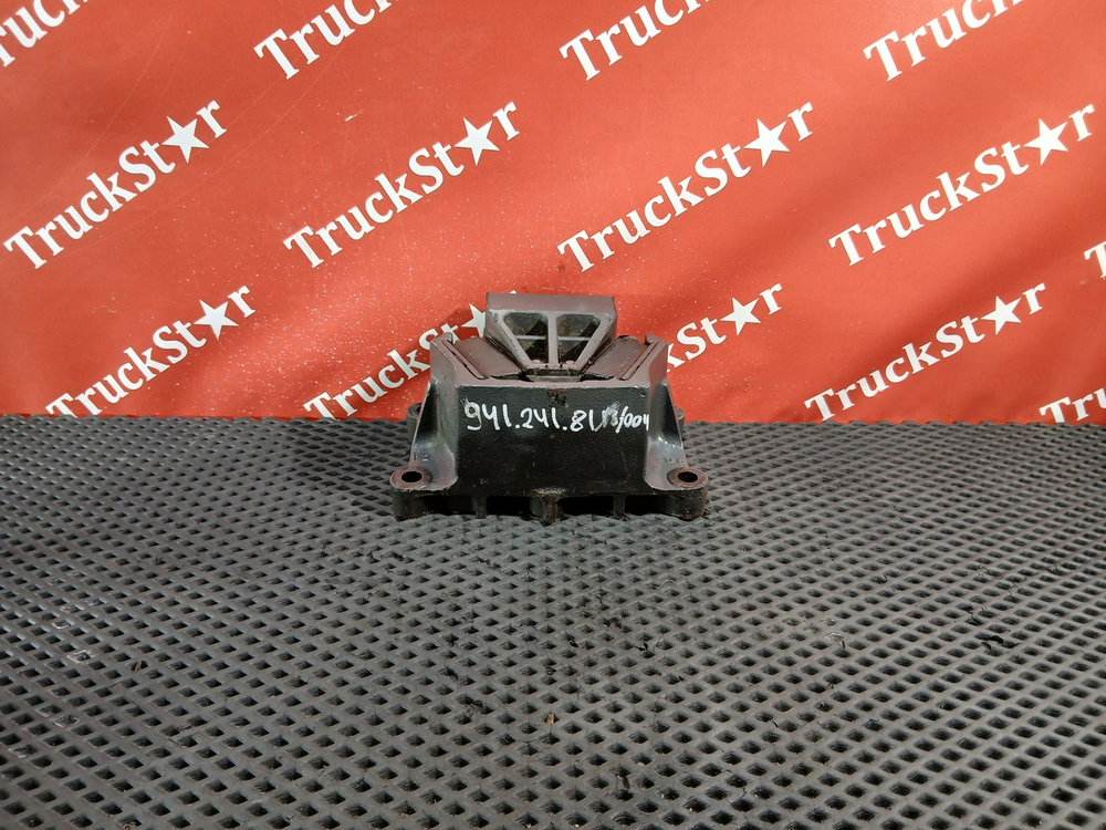 Подушка двигателя передняя